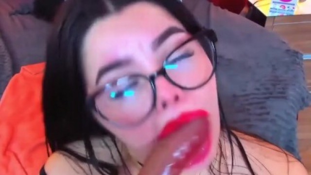 Sexy BBW model is submissive on her livecams