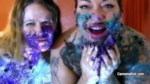 BBW Carmen De La Vega with Girl Smears their Bodies with Paints