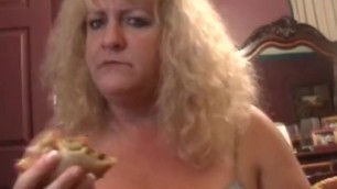 MILF BURPING AND EATING