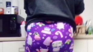 Sexy ass on brunnete milf in leggings 